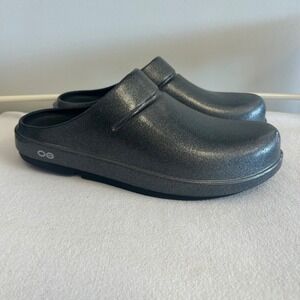 OOFOS Women's Metallic Gray Clogs